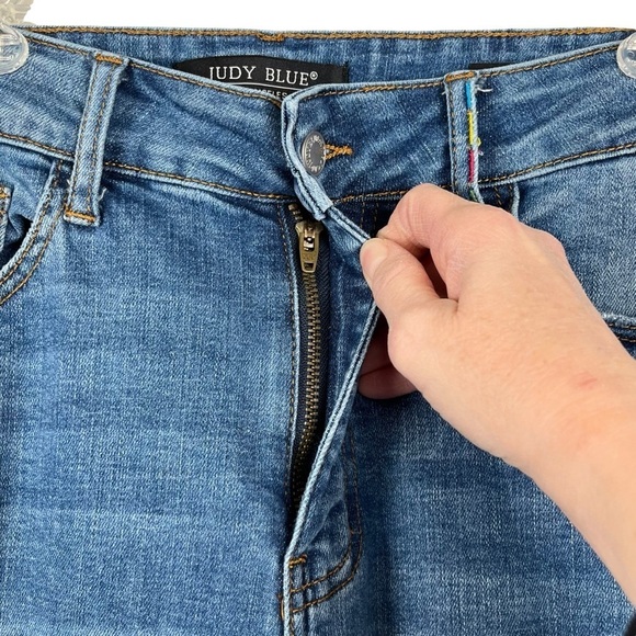 Judy Blue High Rise Skinny Fit Rainbow Embroidered Trim Size 14W - Picture 4 of 15